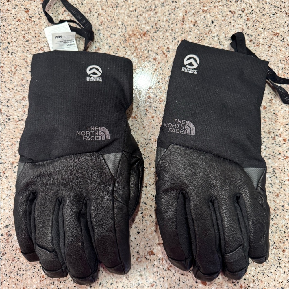 The North Face Unisex Black Winter Gloves (Medium)